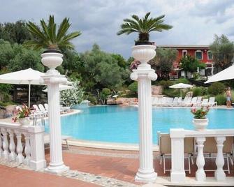 Hotel Villa Pigalle - Tezze sul Brenta - Zwembad