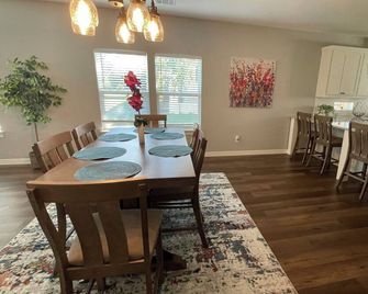 Taylor/Samsung Suiteheart - Taylor - Dining room
