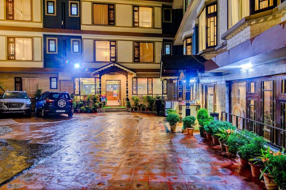 ماسكاتيل جراند سيلكروت 300 اماتس ا جي مارج - جانجتوك - مبنى