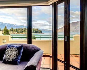 Lakefront Apartments - Queenstown - Living room