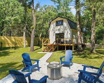 Luxury Cabin 1.5 hours from Dallas - Athens - Patio