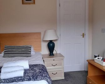 The Bull Inn - Bourne - Bedroom