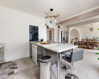 4 Bedroom Gorgeous Home In Jarnac - Jarnac - Comedor