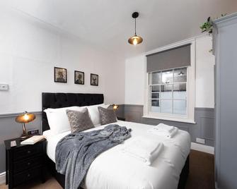 6 Bedroom City Centre Townhouse - Canterbury - Phòng ngủ
