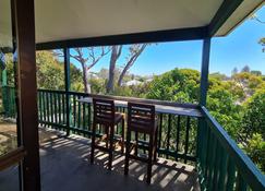 Summer Breeze - Holiday or Business Accommodation - Scarborough - Balcony
