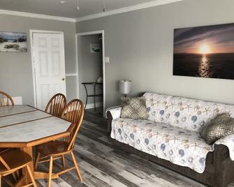 Gorgeous Beach House In Brigantine! Enjoy Beach, Casinosbring Your Dog - Brigantine - Restaurant