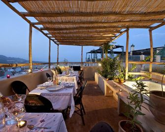 Riad Anata - פז - מרפסת