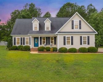 I95 easy Gym Golf Cart FirePit Pet ok - Hope Mills - Building