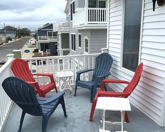 Immaculate Oceanside Cottage, 3/4 Br Seven Houses From Beach - Spray Beach - Balcón