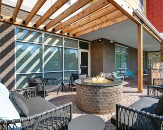 TownePlace Suites by Marriott Sumter - 蘇姆特 - 天井