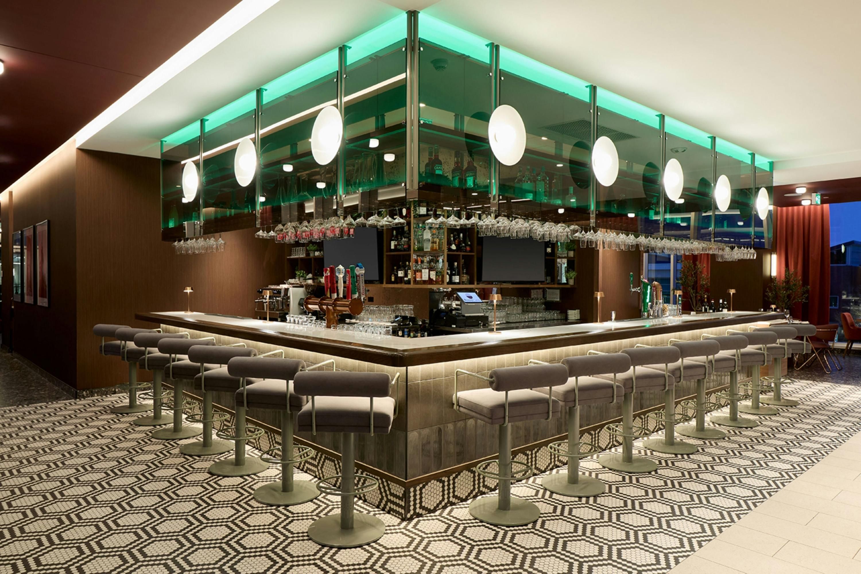 Courtyard by Marriott Montreal Laval - Laval - Bar