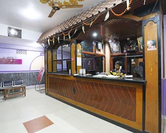 Oyo 27706 Vineet - Bhāgalpur - Front desk