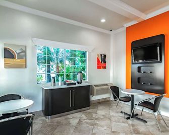 Motel 6 Anaheim CA - Anaheim - Lobby