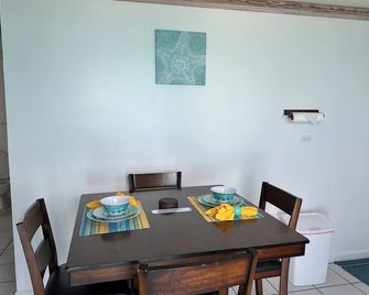 Charming 1-bedroom apartment in beautiful Black Point with amazing views - Staniel Cay - Comedor