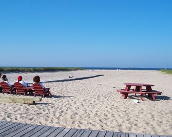 Blue Sea Motor Inn - North Truro - Beach