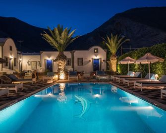 阿尼斯納別墅酒店 - 佩里沙 - 游泳池