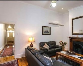 Gordon Street Cottage - Glenelg - Obývací pokoj