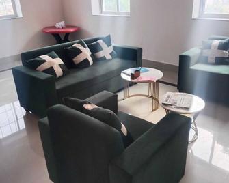 Hotel Smrita's - Deoghar - Вітальня