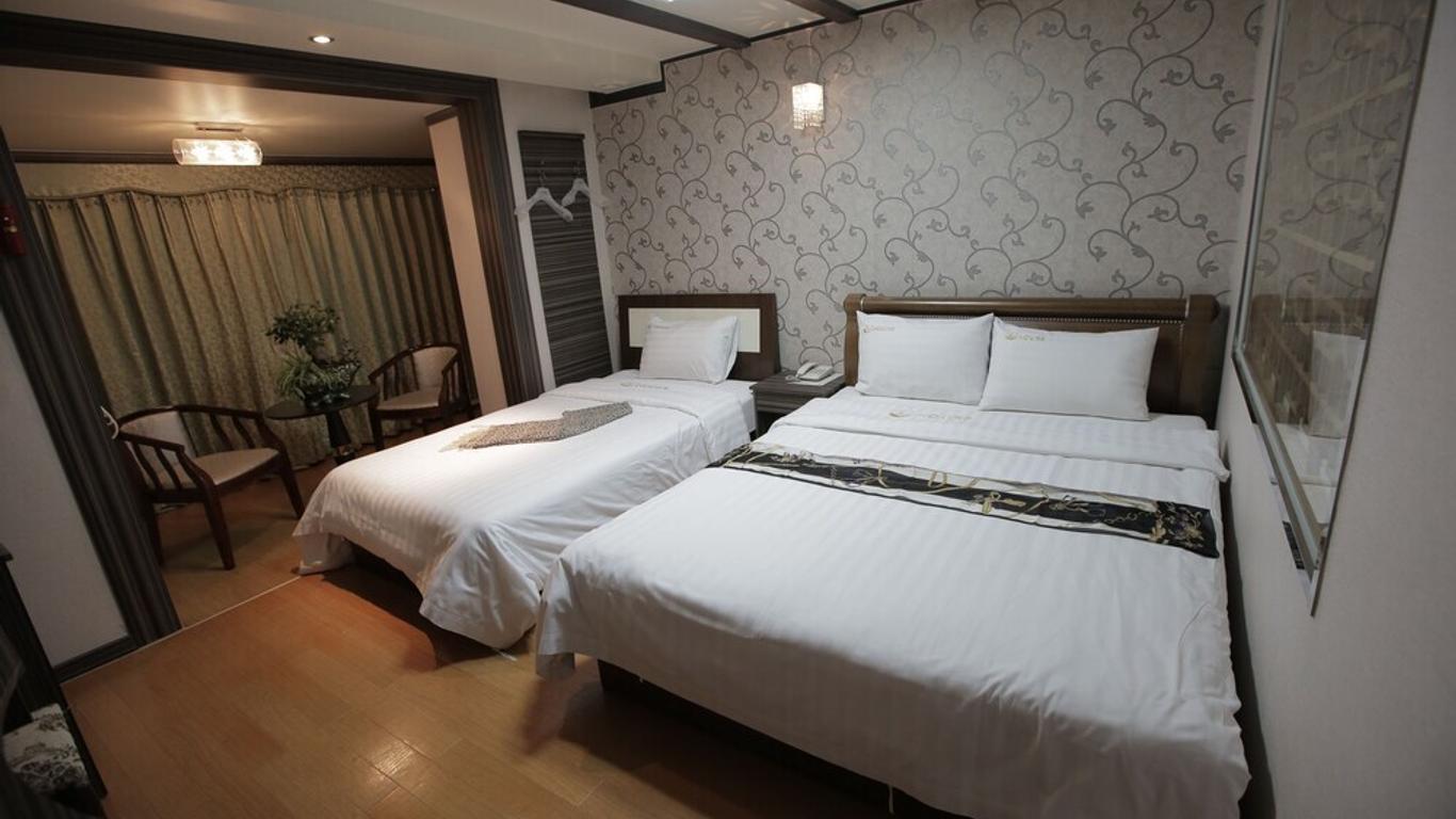 Hotel Lynn House