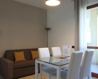Hq Aparthotel Milano Inn - Smart Suites - Cinisello Balsamo - Jídelna