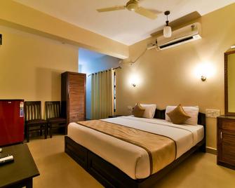 Baga Fantacia Beach Inn - Baga - Bedroom