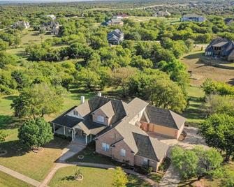 Executive Lakeside Estatefront-Attached Apt Only - Cedar Hill - Building