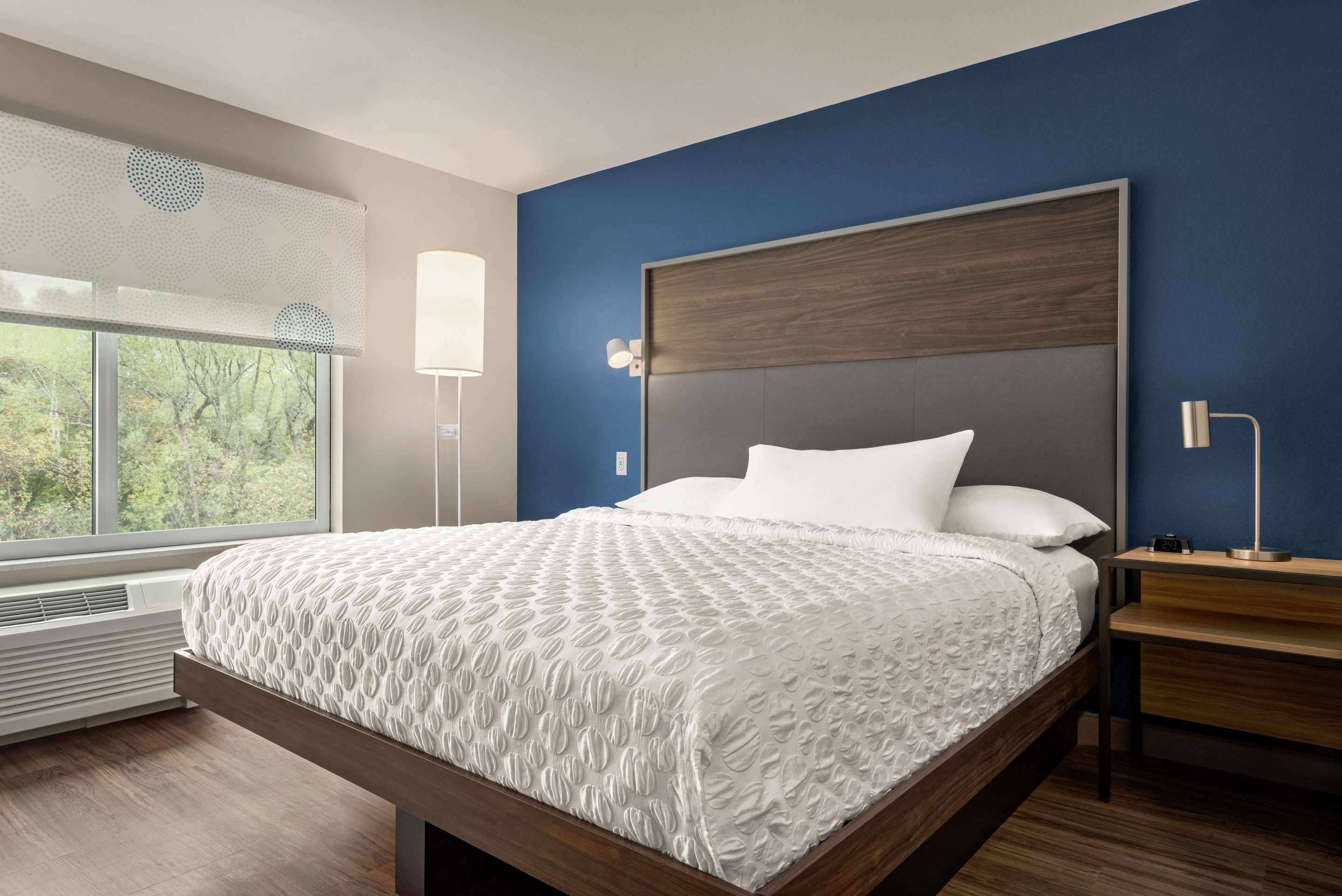 Bedroom view of Tru By Hilton Duluth Mall Area