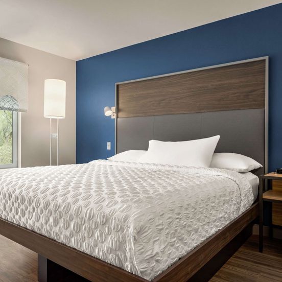 Bedroom view of Tru By Hilton Duluth Mall Area