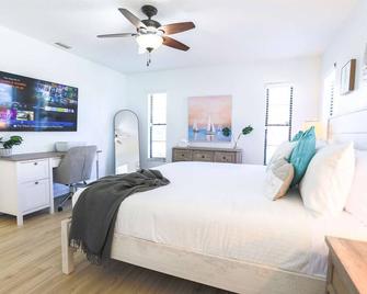 Snook Haven - Hot Tub, Pool, Minigolf, Dog Space - Largo - Bedroom