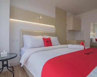 RedDoorz Apartment @ Sentul Tower - Bogor - Bedroom