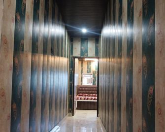 Hotel Om - Jaunpur - Hallway