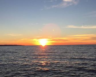 Perfect Location For Ski Resorts, Biking, Hiking And More - Petoskey - Beach