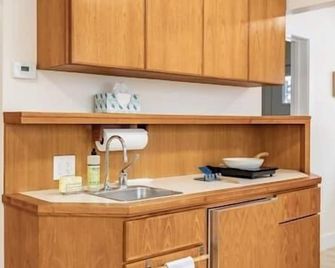 Garden Level Getaway - Anchorage - Kitchen