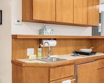 Garden Level Getaway - Anchorage - Kitchen