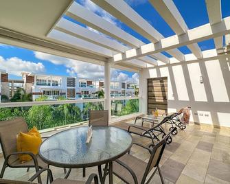 Gorgeous 1 BR PH apartment w Jacuzzi - Punta Cana - Parveke