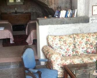 La Rocca Della Rosa - Zafferana Etnea - Sala de estar