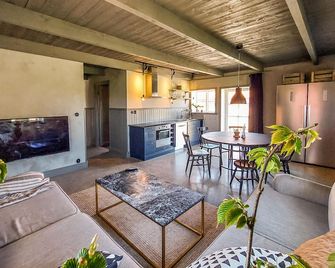 3 Bedroom Awesome Home In Viken - Höganäs - Living room