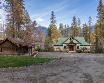 Lakefront Tie Lake l Hot Tub l Pool Table l A/C - Fernie - Building