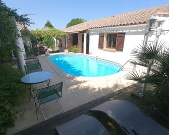 Bed & Breakfast Le Beausejour - Carcassonne - Pool