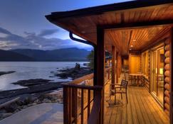 Seaside Cottages - Port Renfrew - Balcony