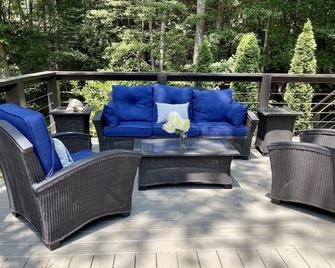 Creekside Tiny house in fantastic Monteagle! Quick hike to waterfall! - Monteagle - Balkon