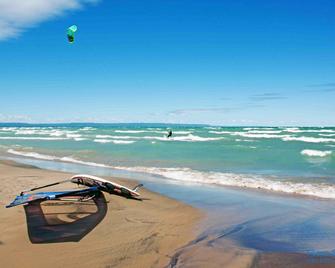 Beach Front at Wasaga Motel & Cottage - Wasaga Beach - Beach