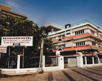 Sea Queen Hotel - Kozhikode - Building