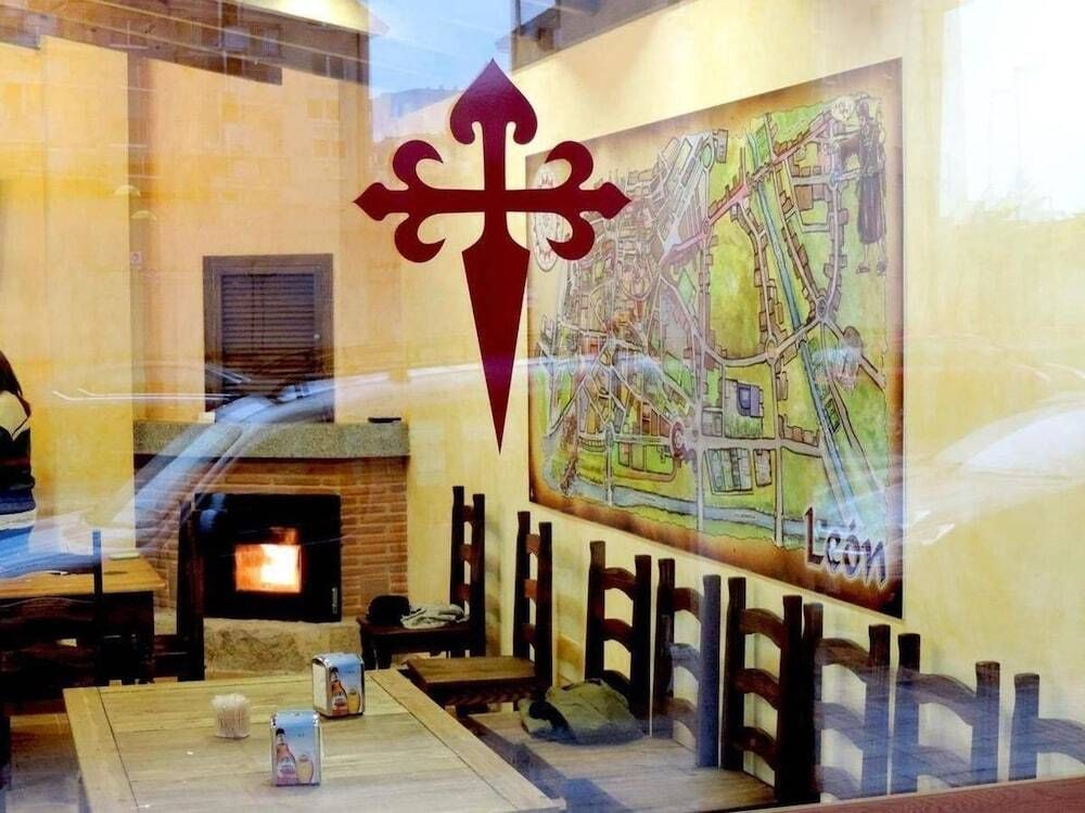 Albergue Santo Tomás de Canterbury - לאון