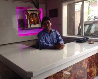 Anil Guest House - Bombay - Recepción