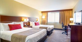 Quality Inn & Suites Brossard - Brossard - Habitación