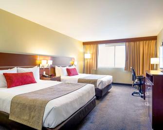 Quality Inn & Suites Brossard - Броссар - Спальня
