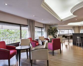 Acta Antibes - Barcelona - Sala de estar