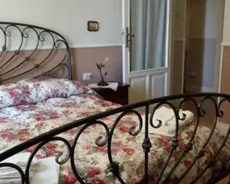 At Home Lettieri - Naples - Bedroom