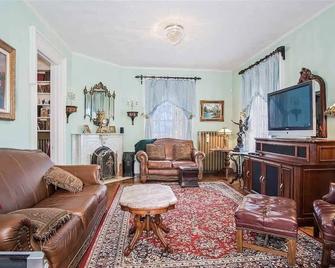 Romantic 1854 Governor Lewis Mansion Private Piano Concert - Columbus - Living room